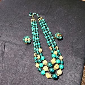 Multi-emerald colored necklace set.